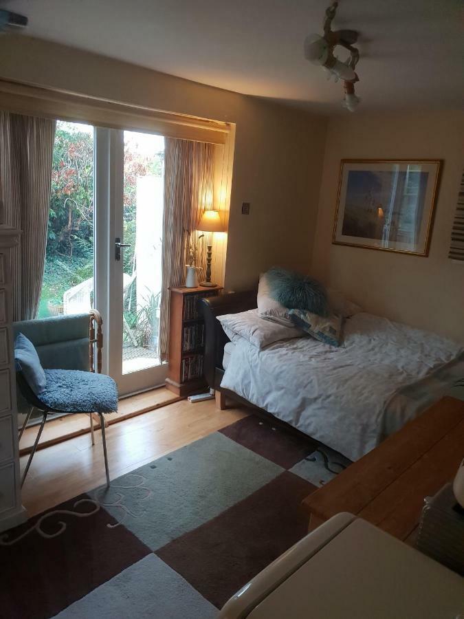The Garden Room, Pets, Fridge Tv Chester Bagian luar foto